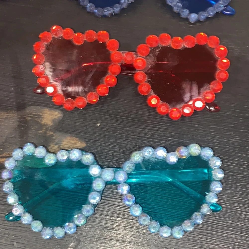 Heart shaped sunglasses - Picture 3 of 7